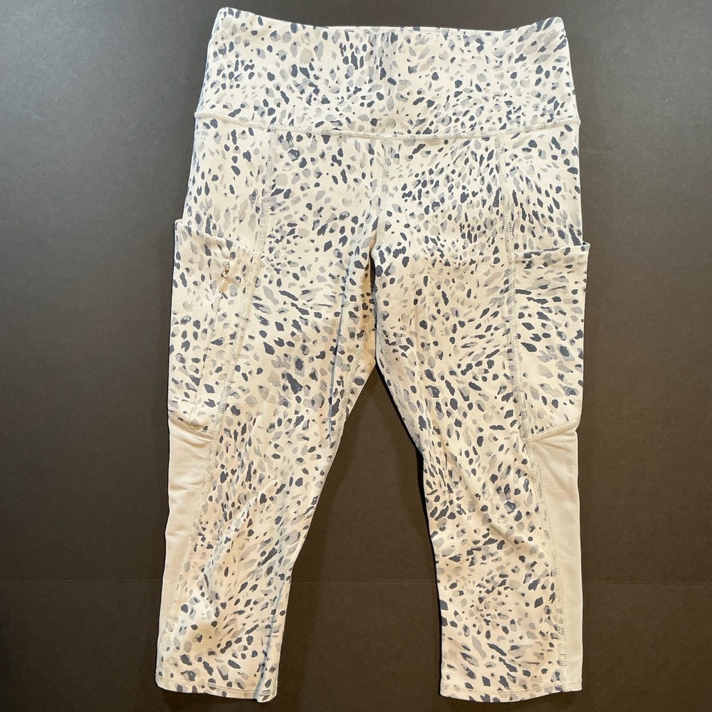 Athleta Spotty Up For Anything Capri Leggings Side Pockets Size Small